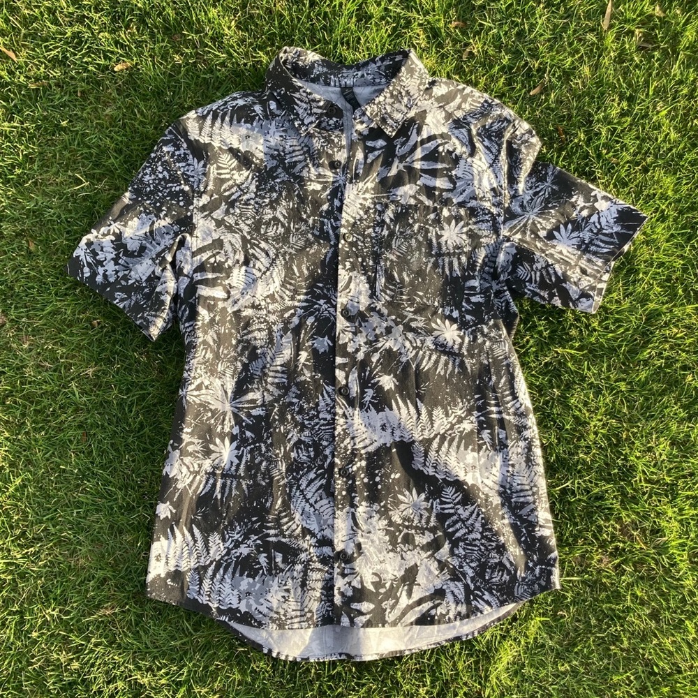 Lululemon Men’s button up Hawaiian Shirt